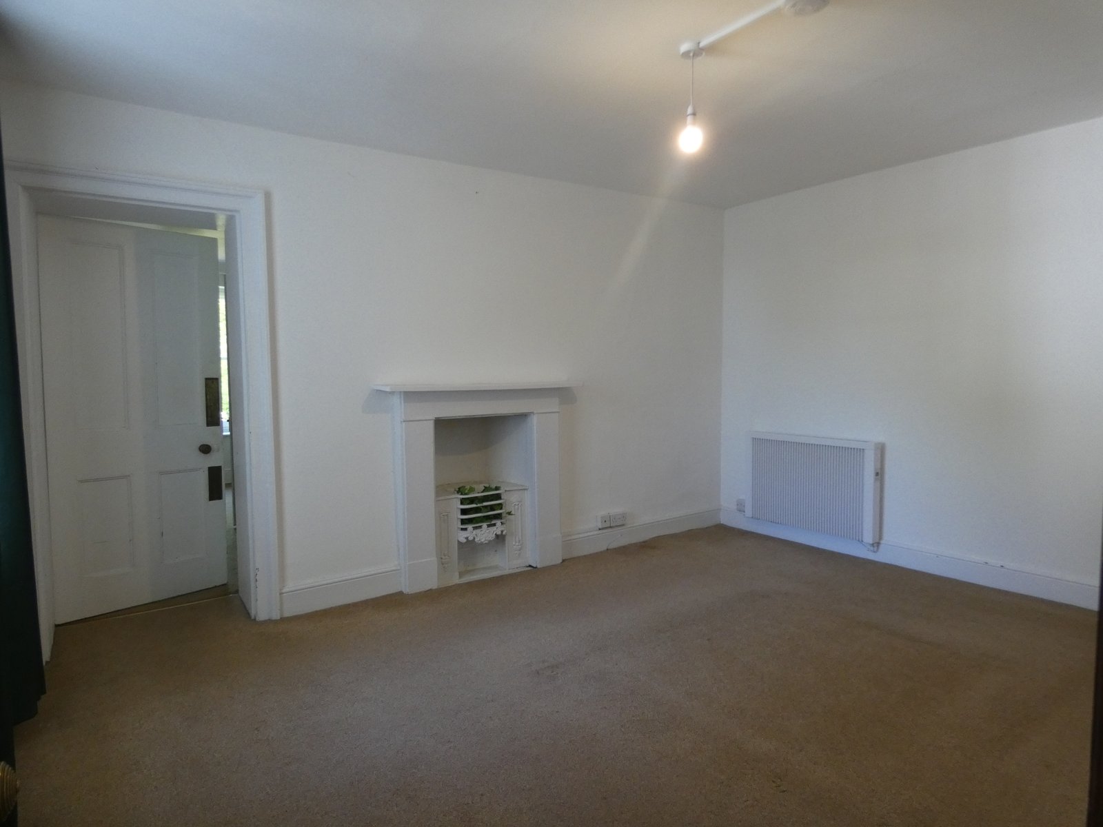 P1070147 Herberts Lodge – Elegant Historical Home with Private Grounds (To Let)