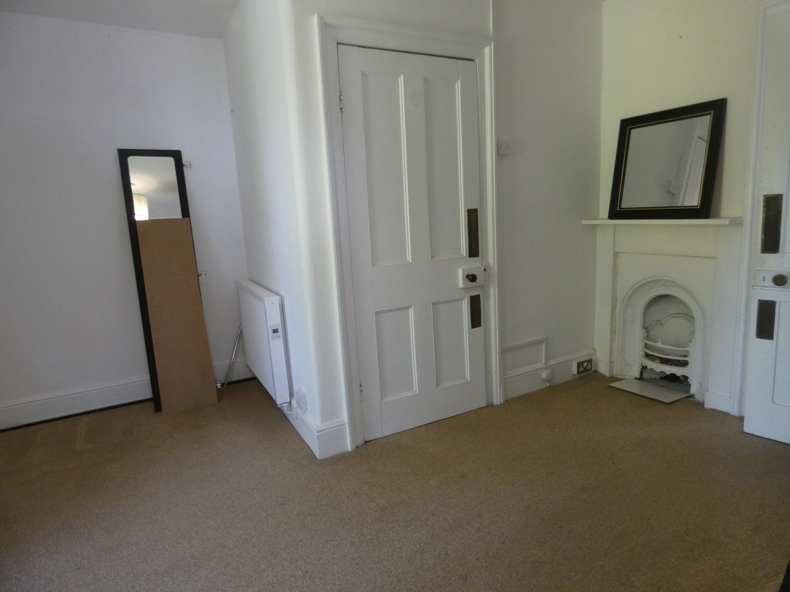 P1070151 Herberts Lodge – Elegant Historical Home with Private Grounds (To Let)