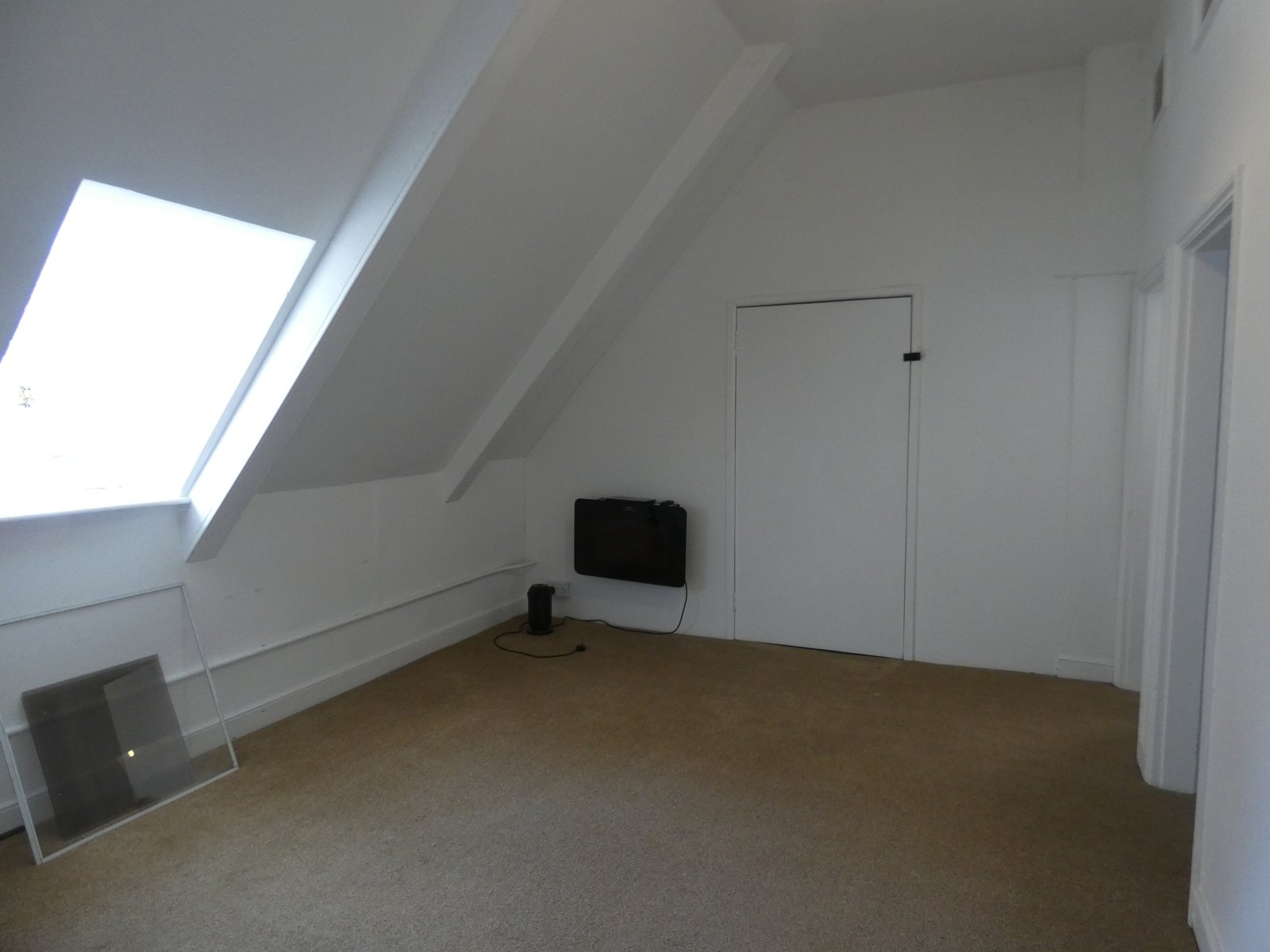 P1070152 Herberts Lodge – Elegant Historical Home with Private Grounds (To Let)