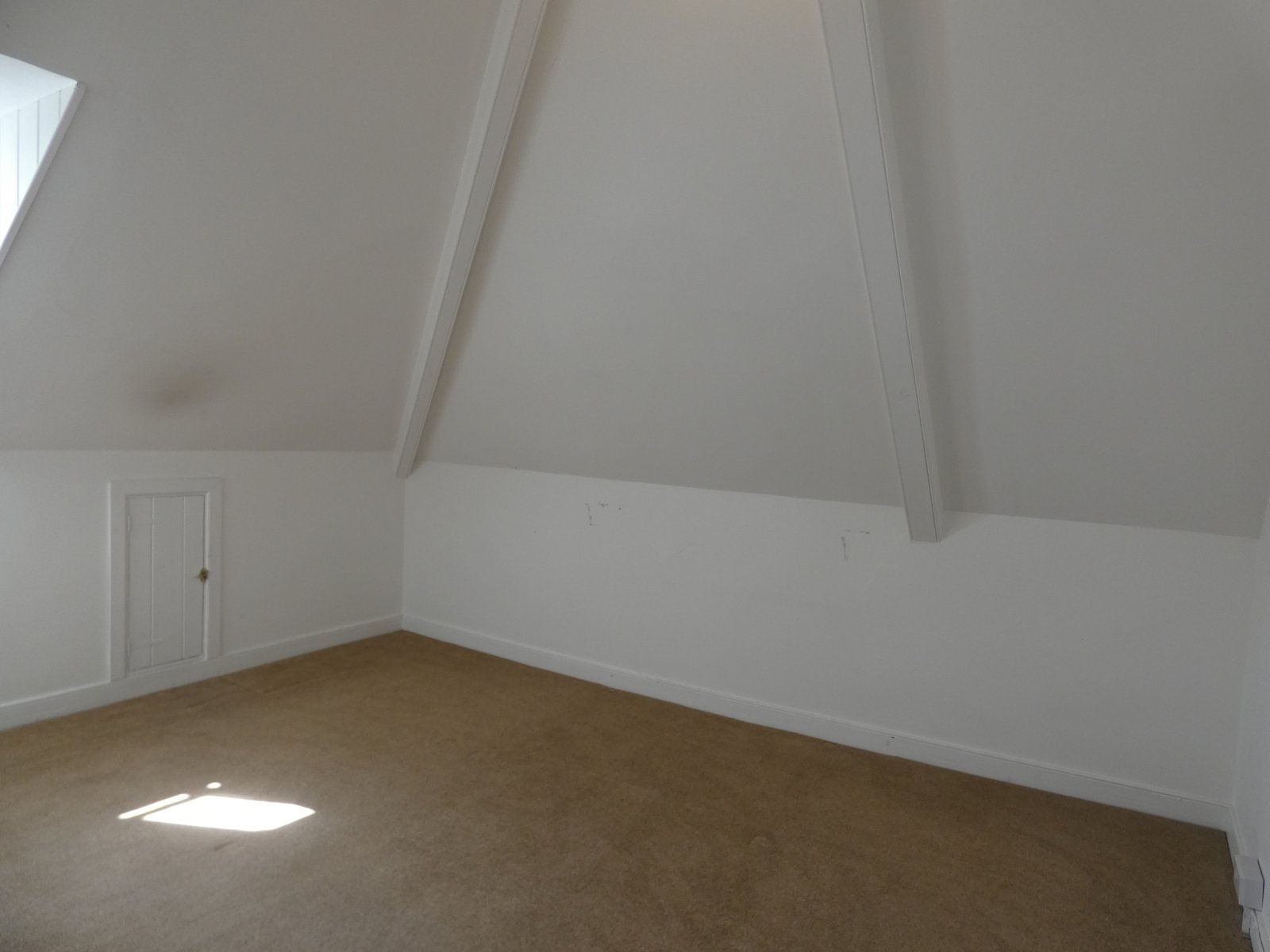 P1070154 Herberts Lodge – Elegant Historical Home with Private Grounds (To Let)