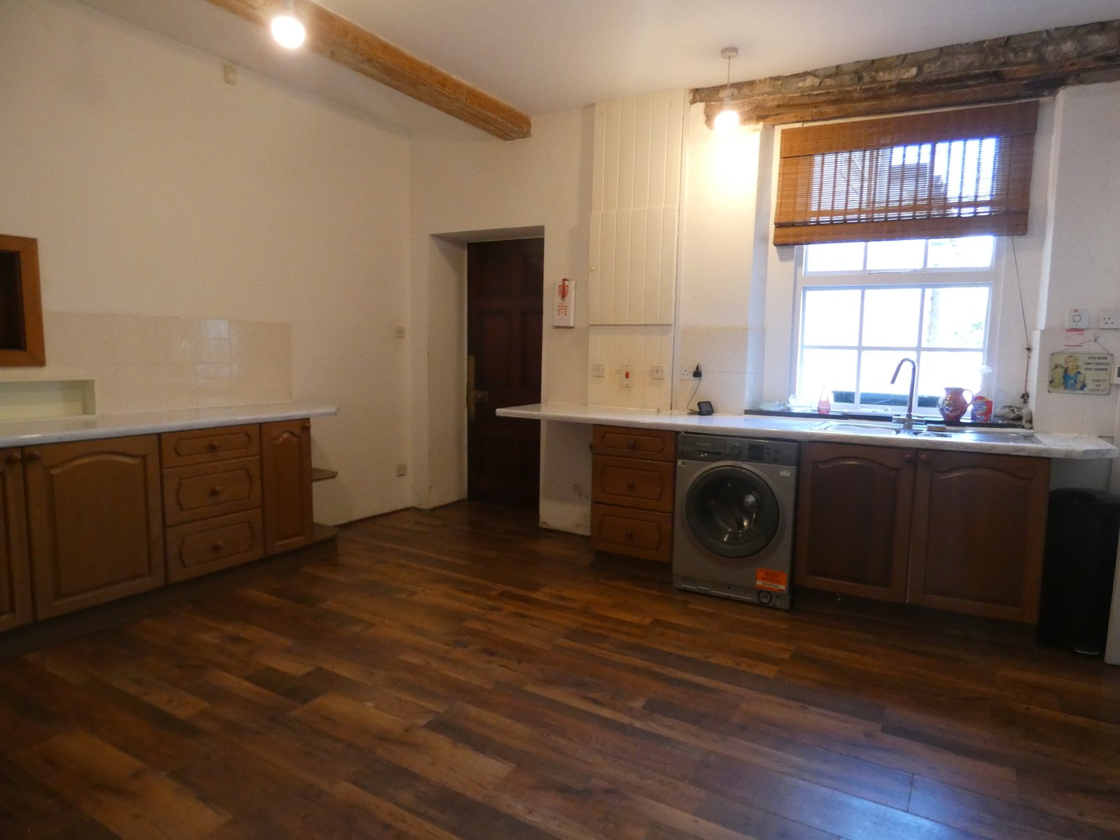P1070156 Herberts Lodge – Elegant Historical Home with Private Grounds (To Let)