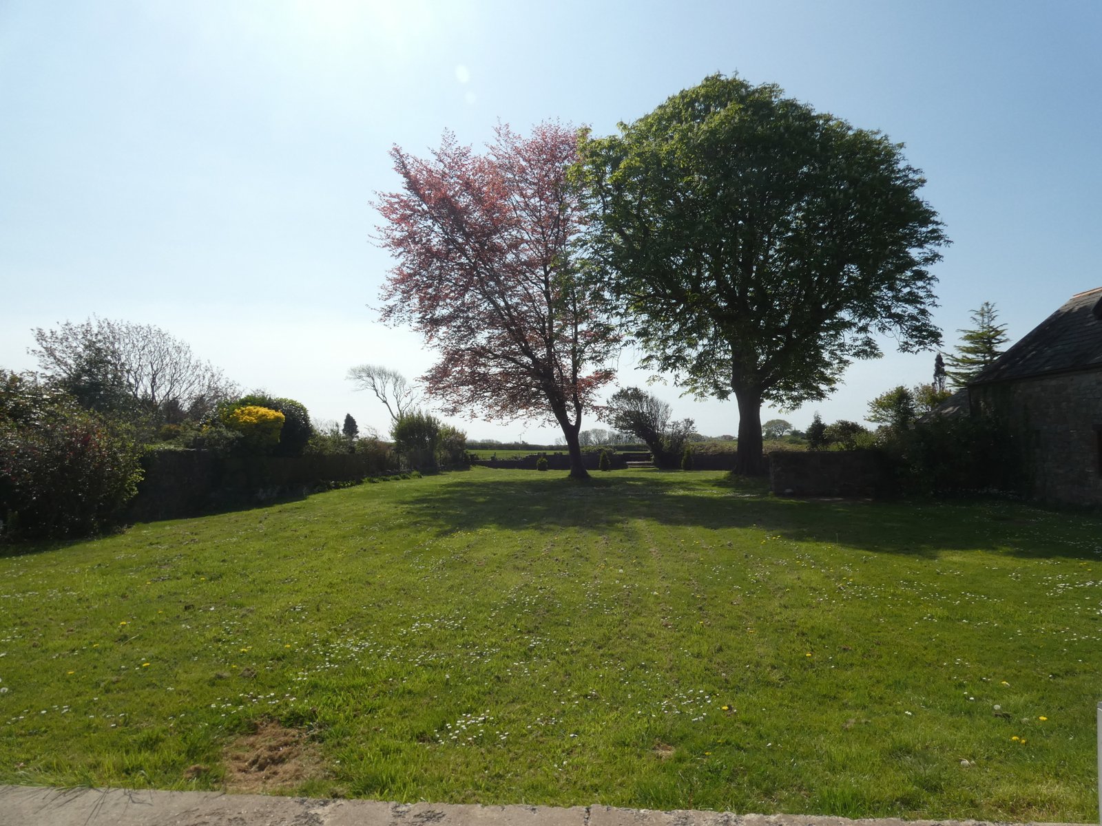 P1070165 Herberts Lodge – Elegant Historical Home with Private Grounds (To Let)